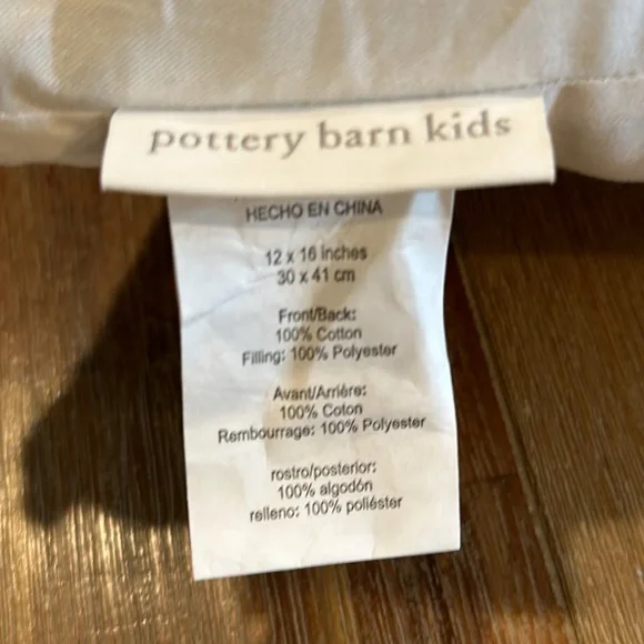 Pottery Barn kids synthetic decorative pillow insert 12“ x 16“ poly fill NWT - Picture 4 of 5